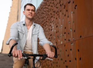 Membiarkannya melakukan hobinya dapat membuat Ayah merasa berharga