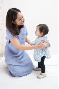 Mengajak interaksi si Kecil dapat mencegah late talker dan language delay